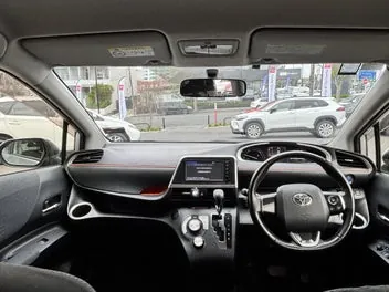 Toyota Sienta 2015 photo 3