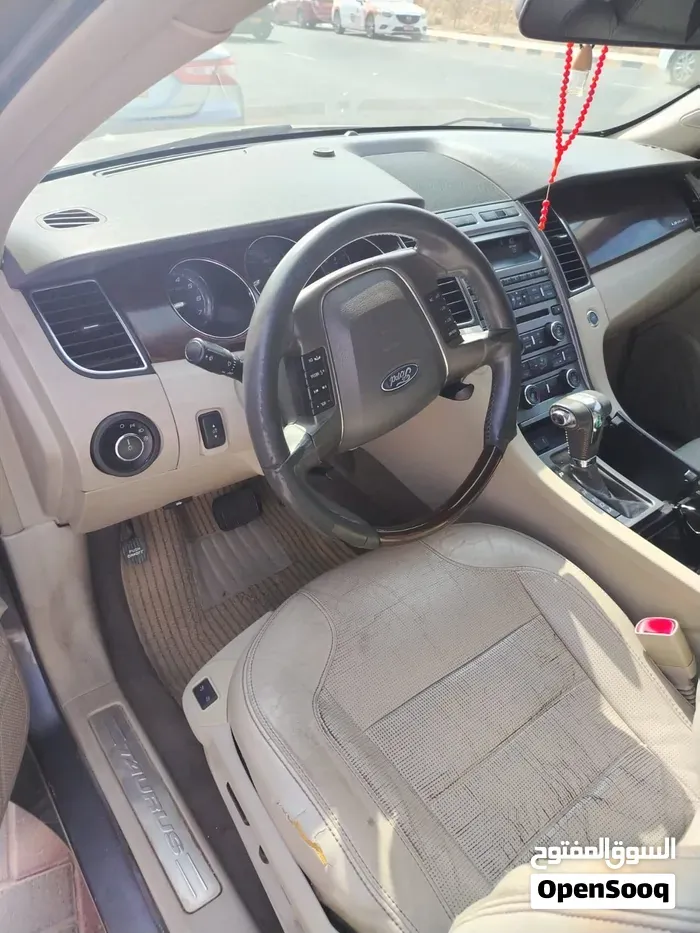 Ford Taurus 2011 photo 2