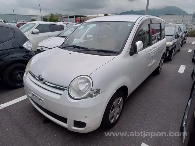 Toyota Sienta X 2011 photo 2