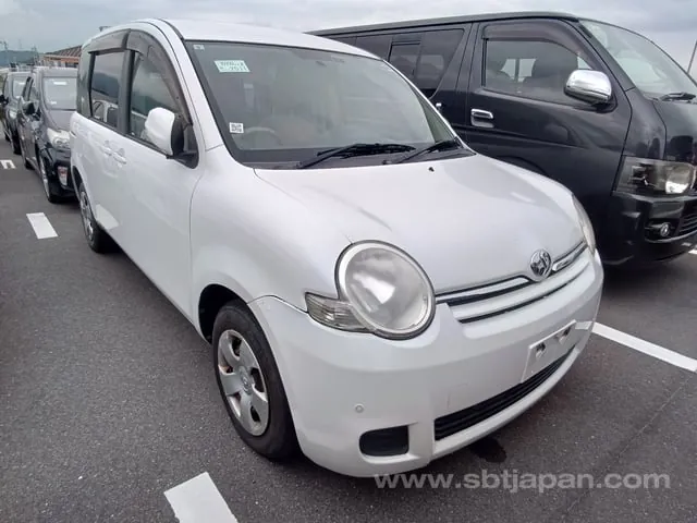 Toyota Sienta X