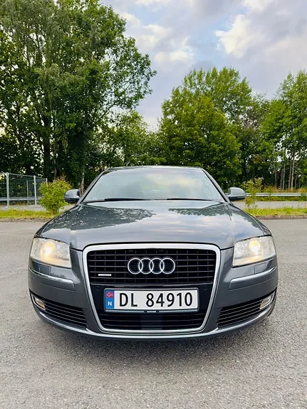 Audi A8 2008 photo 2