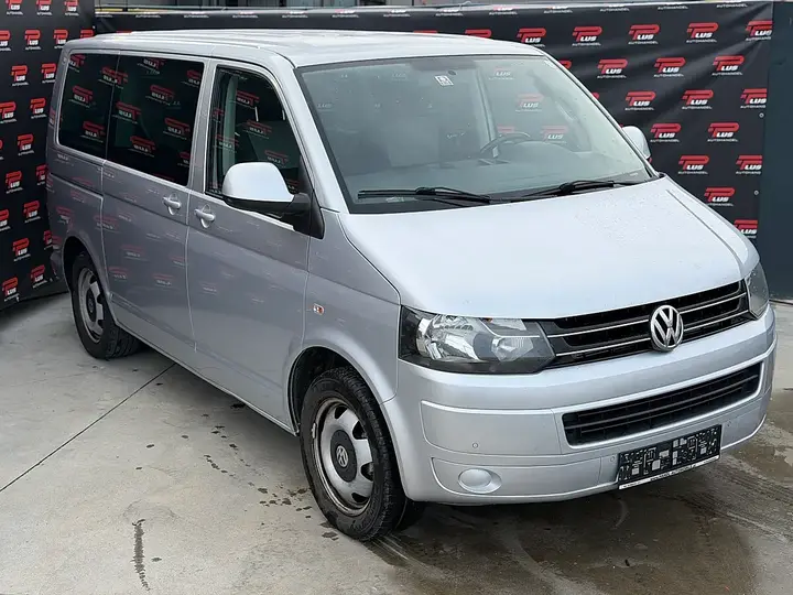 Volkswagen Multivan 2011 photo 3