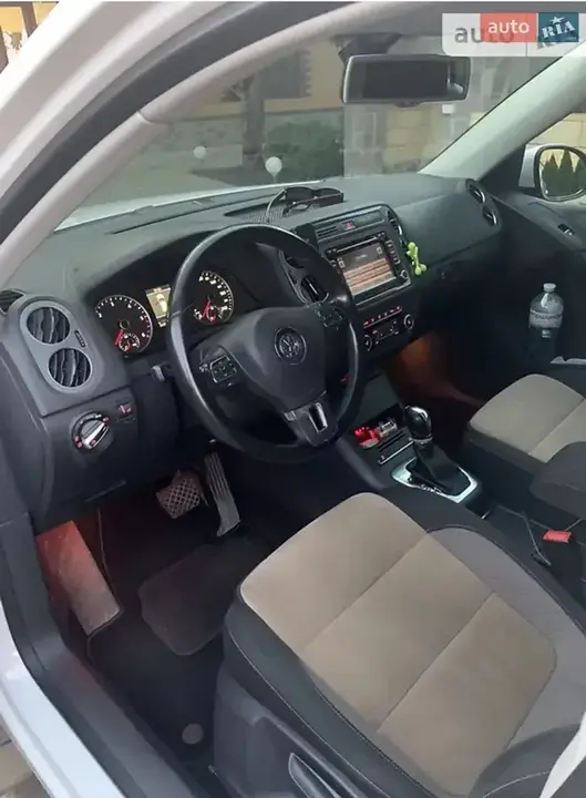 Volkswagen Tiguan 2012 photo 2
