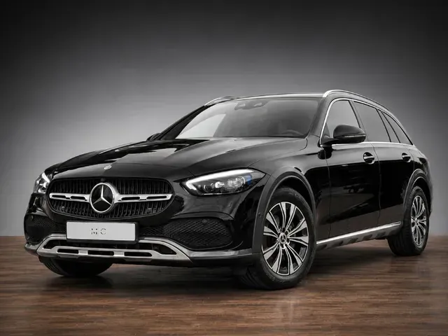 Mercedes-Benz C-Class 2022 photo 4