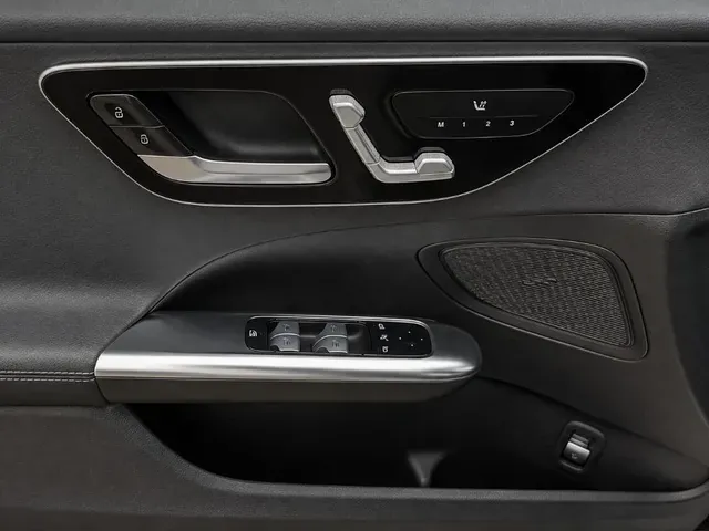 Mercedes-Benz C-Class 2022 photo 2