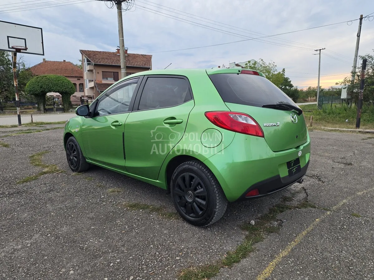 Mazda 2 2008 photo 4