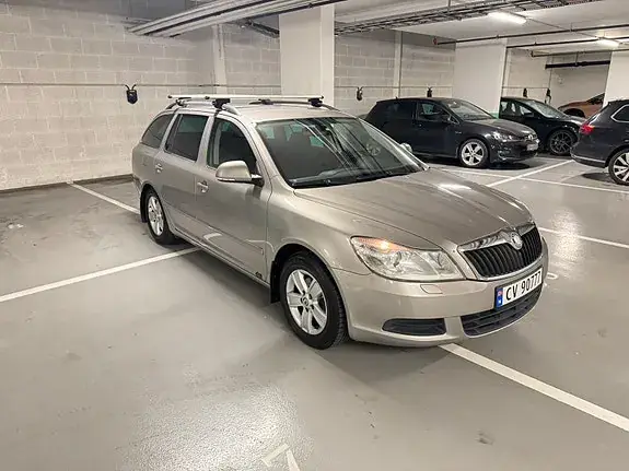 Skoda Octavia 2011 photo 3
