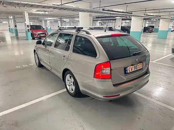Skoda Octavia 2011 photo 4