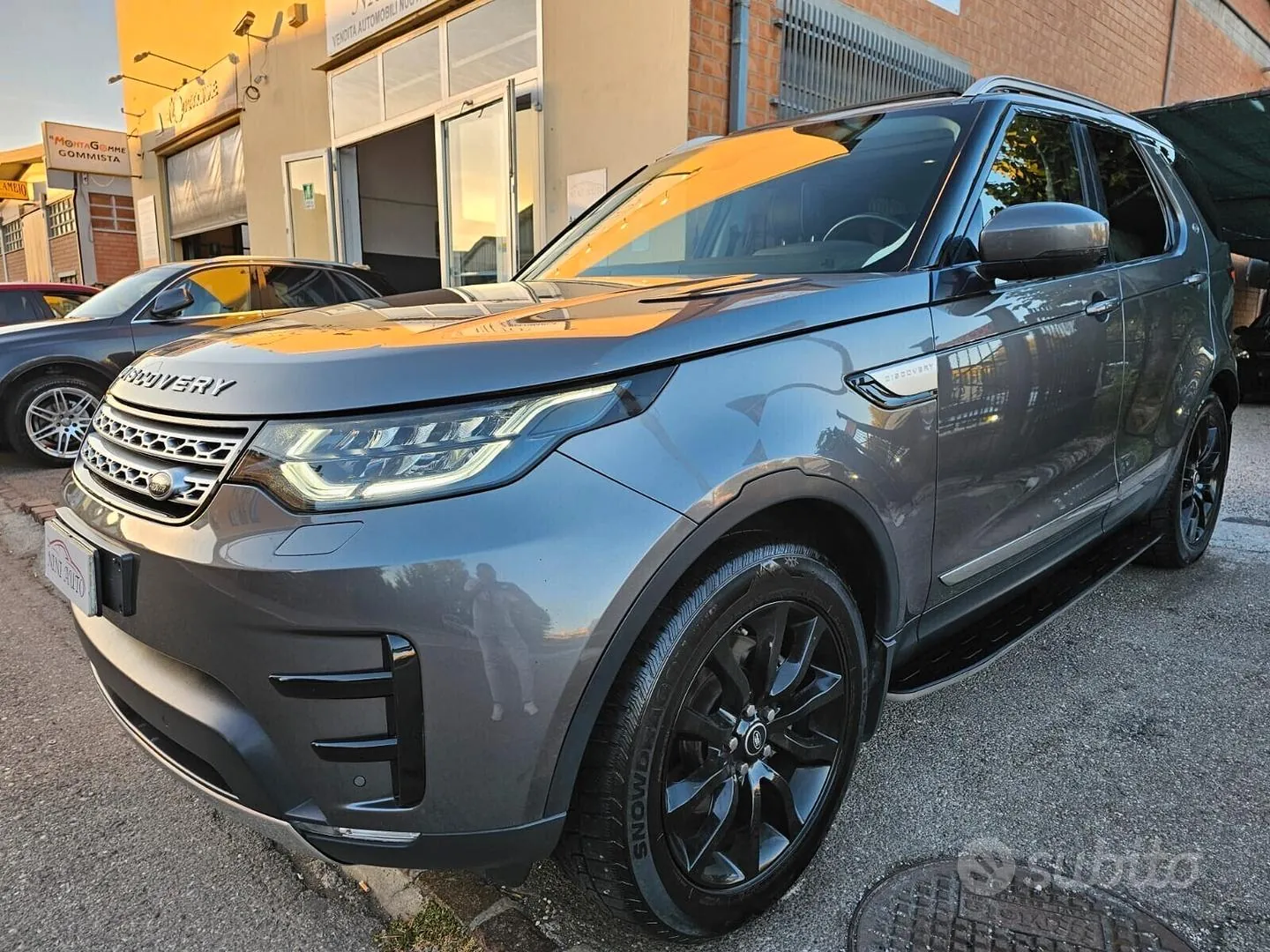 Land Rover Discovery 2017 photo 2