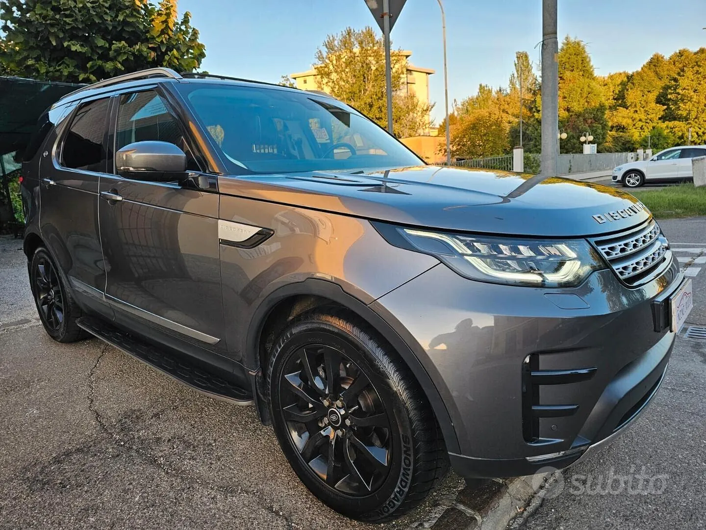 Land Rover Discovery 2017 photo 4