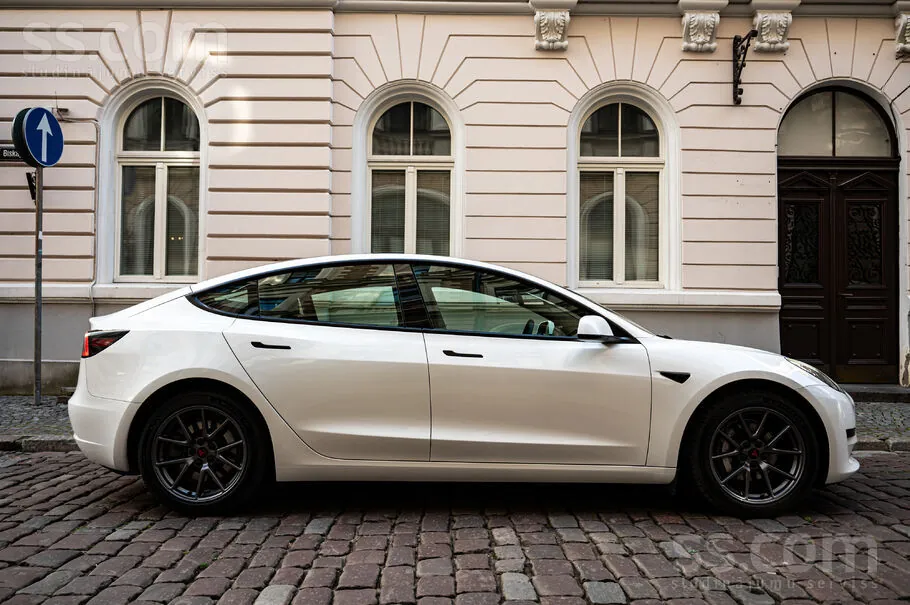 Tesla Model 3 2023 photo 5