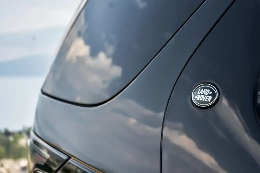 Land Rover Discovery 2022 photo 2