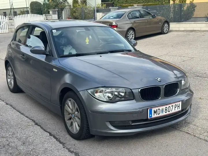 BMW 1 Series 2009 photo 2