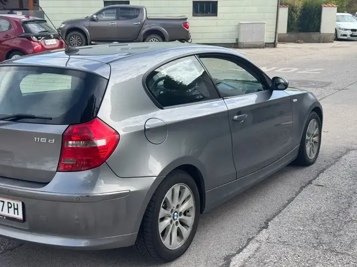 BMW 1 Series 2009 photo 3