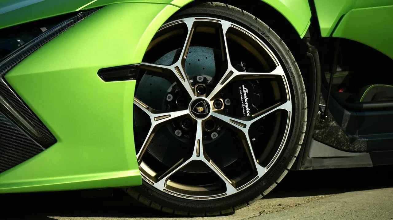 Lamborghini Revuelto 2024 photo 4