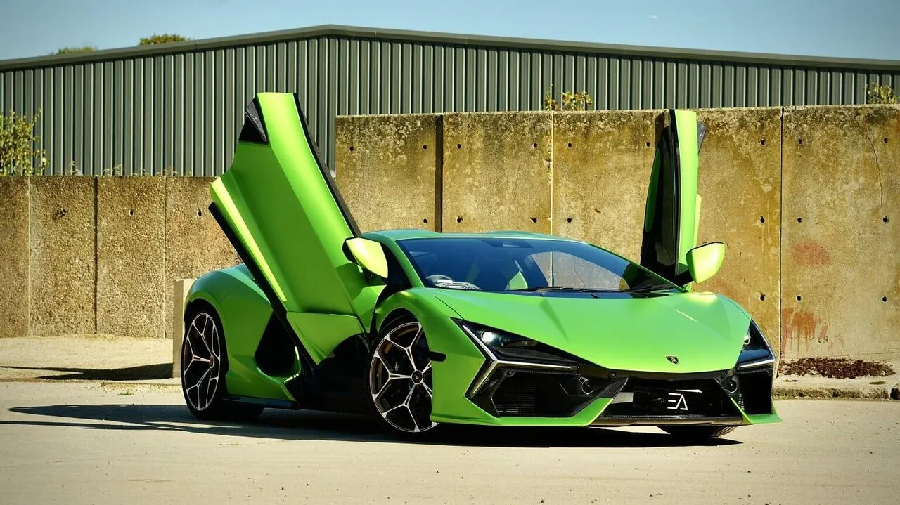 Lamborghini Revuelto