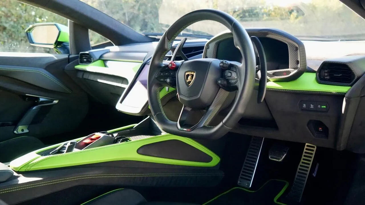 Lamborghini Revuelto 2024 photo 3