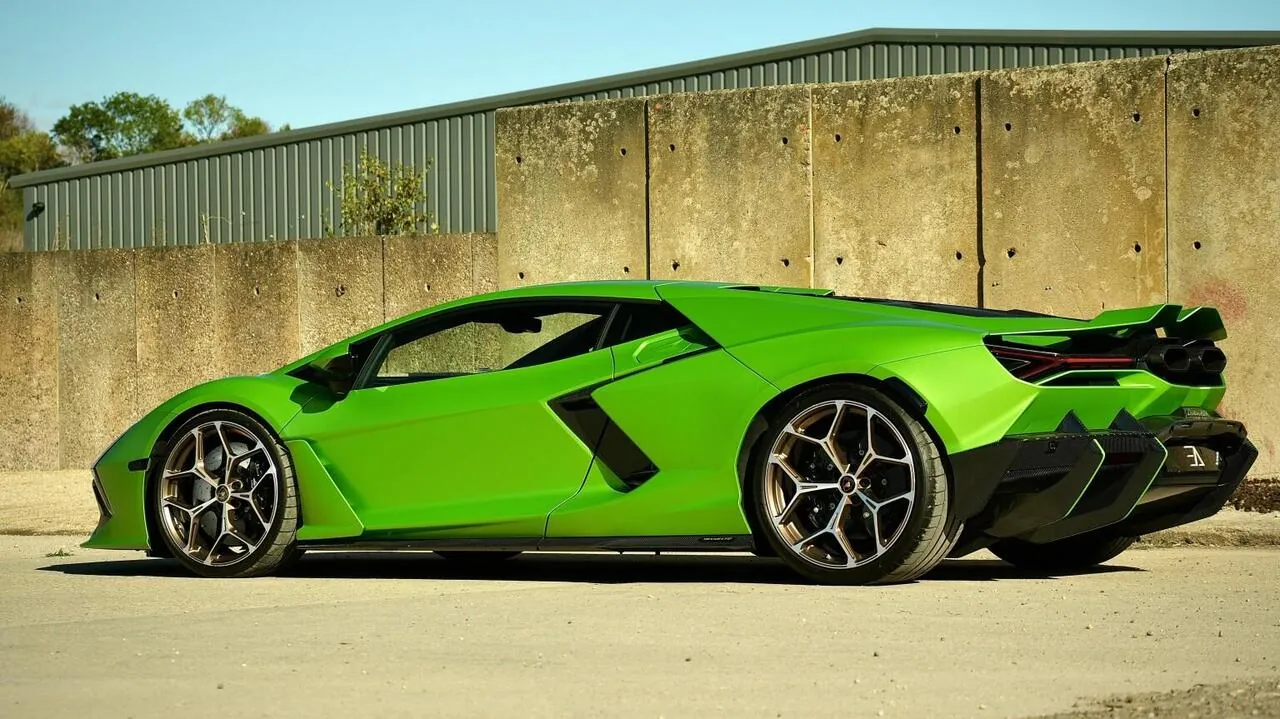 Lamborghini Revuelto 2024 photo 2