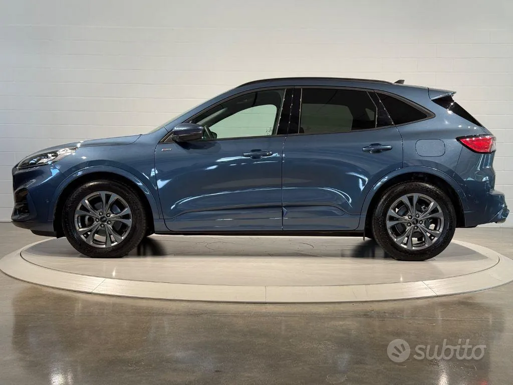 Ford Kuga 2023 photo 2