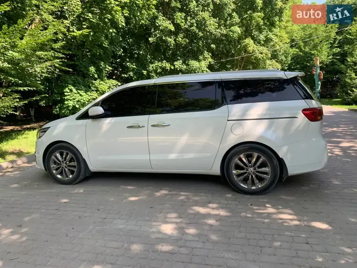 Kia Carnival 2017 photo 3