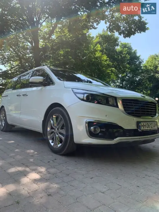 Kia Carnival 2017 photo 2