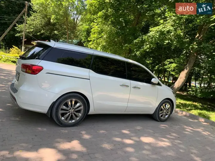 Kia Carnival 2017 photo 4