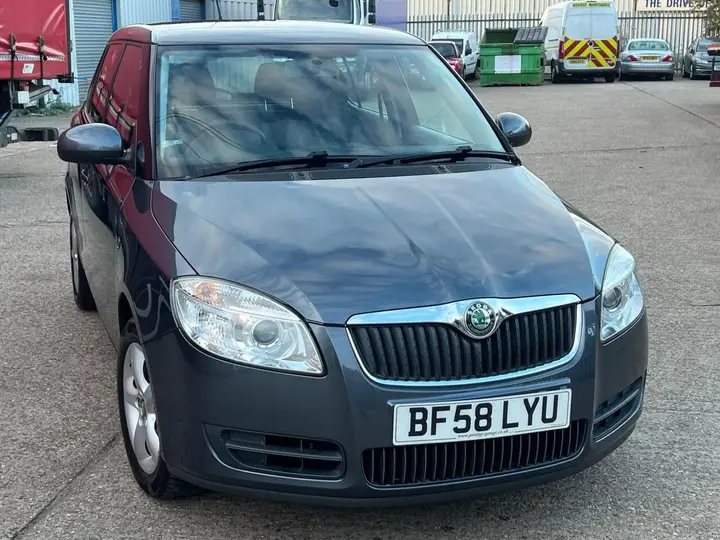 Skoda Fabia 2008 photo 3