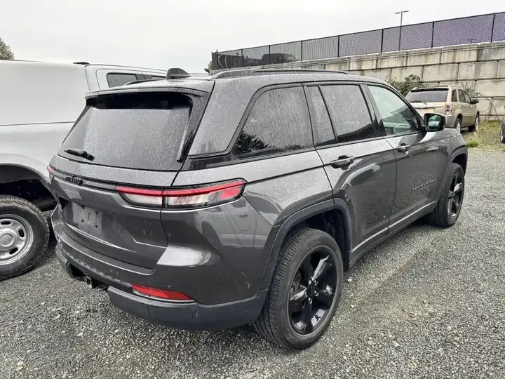 Jeep Grand Cherokee 2024 photo 3