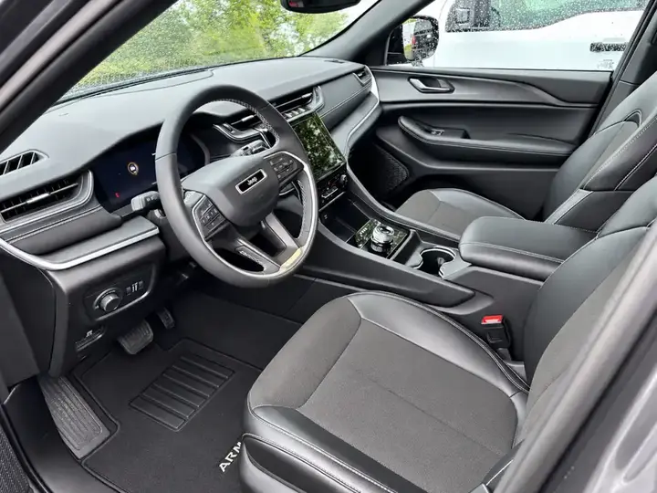 Jeep Grand Cherokee 2024 photo 4