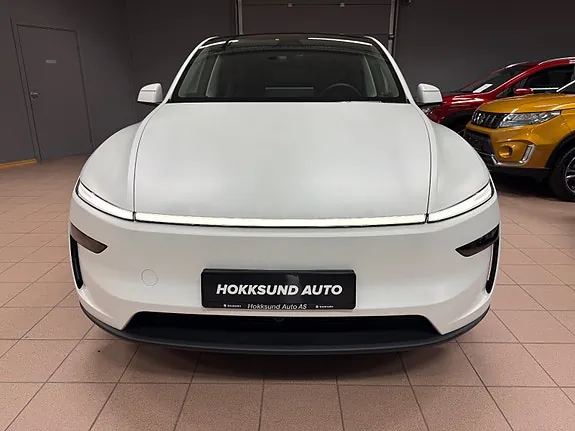 Tesla Model Y 2025 photo 4