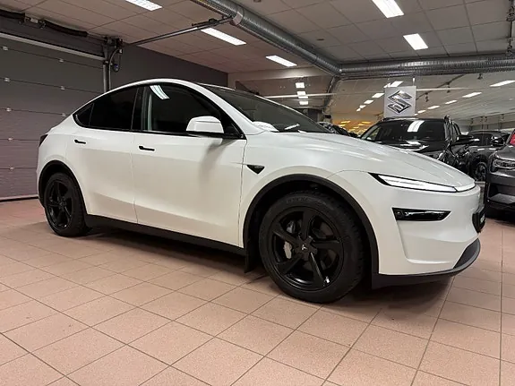 Tesla Model Y 2025 photo 5