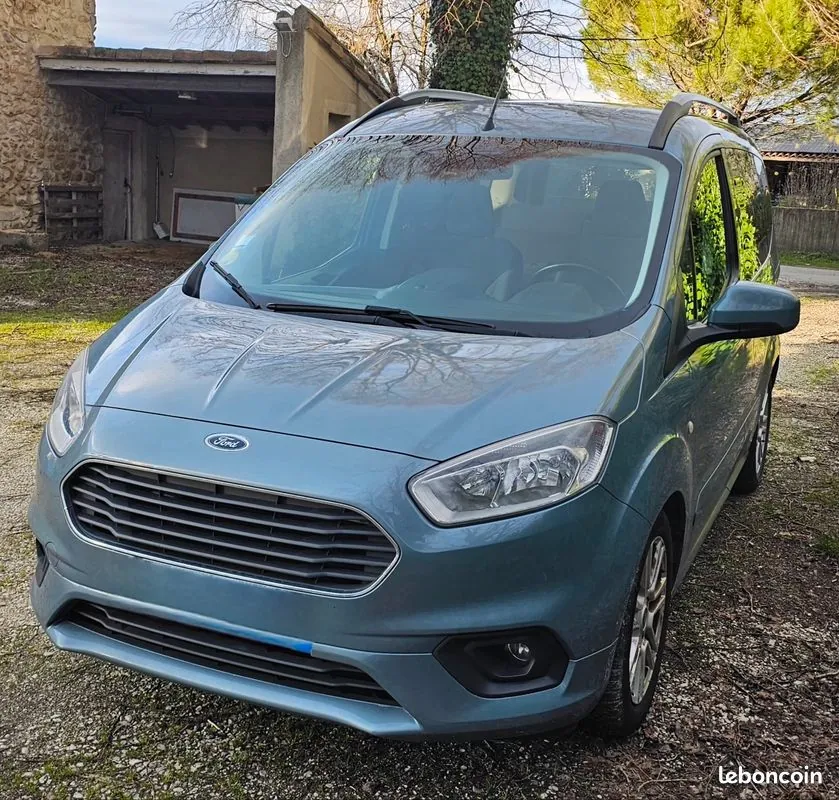 Ford Tourneo Courier Titanium