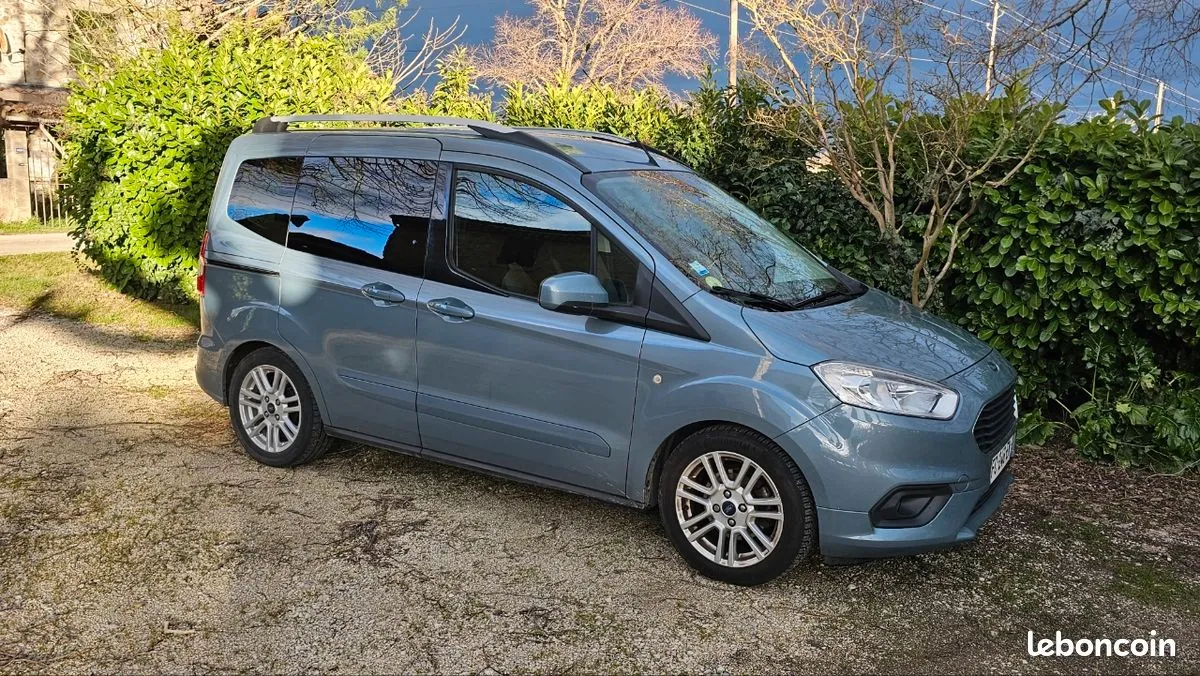 Ford Tourneo Courier Titanium 2018 photo 2