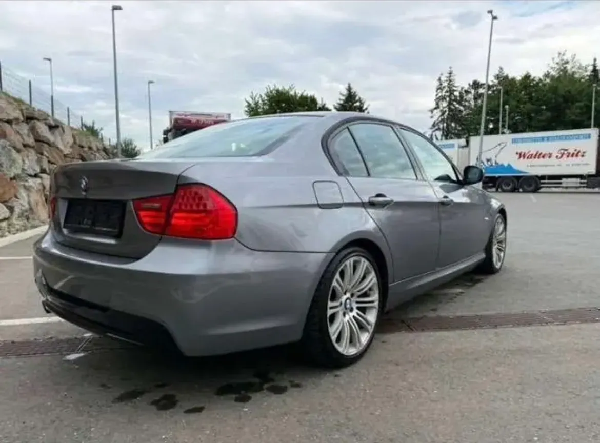 BMW 3 Series 2008 photo 2