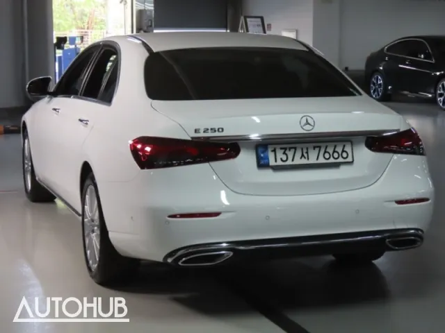 Mercedes-Benz E-Class 2022 photo 4