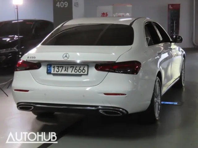 Mercedes-Benz E-Class 2022 photo 3