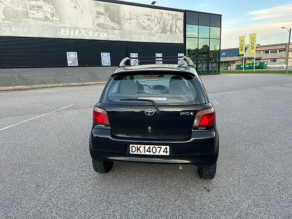 Toyota Yaris 2002 photo 3