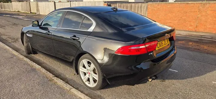 Jaguar Xe 2015 photo 5