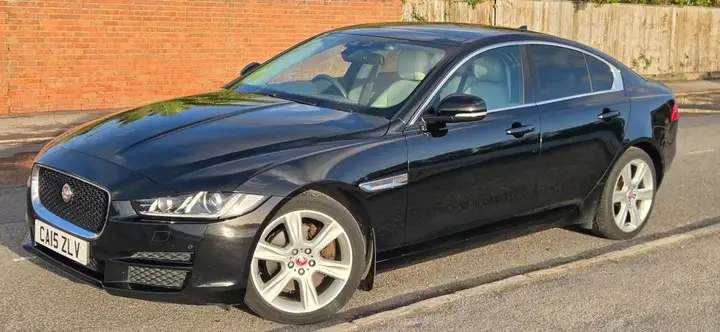 Jaguar Xe 2015 photo 4