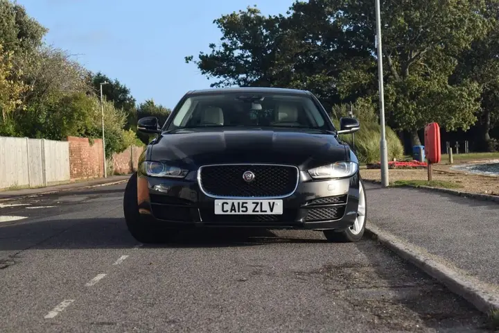 Jaguar Xe 2015 photo 3