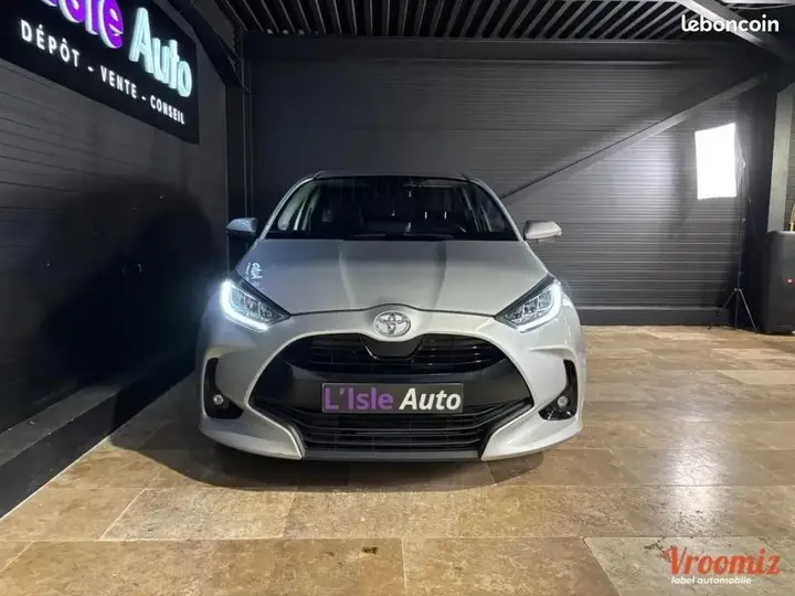 Toyota Yaris 2021 photo 2