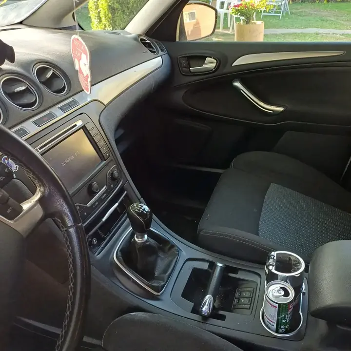 Ford S-Max 2013 photo 3