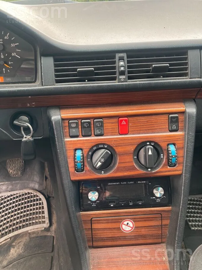 Mercedes-Benz 300 1992 photo 3