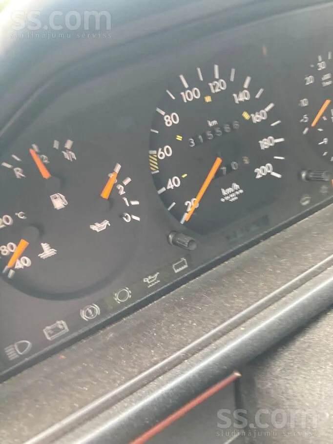 Mercedes-Benz 300 1992 photo 4