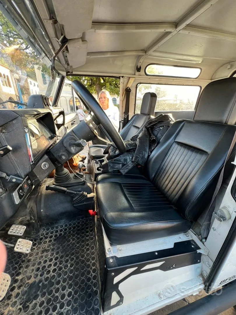 Land Rover Defender 1997 photo 4