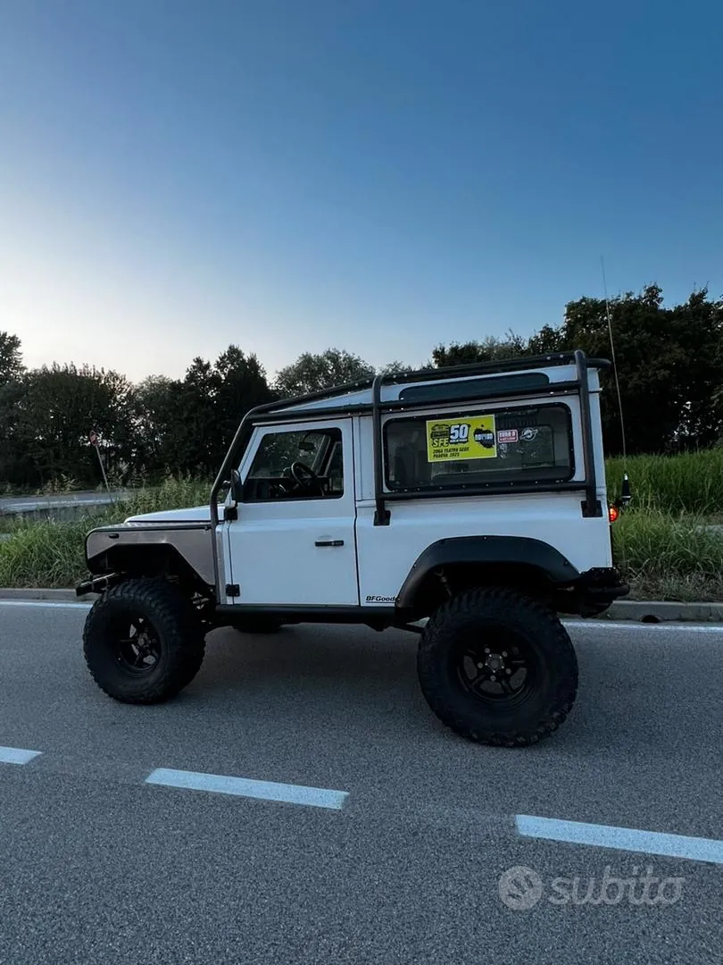 Land Rover Defender 1997 photo 5