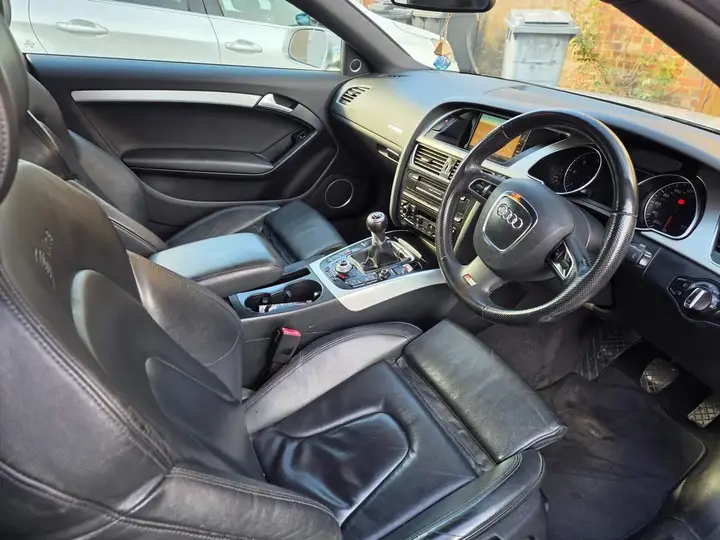 Audi A5 2010 photo 5