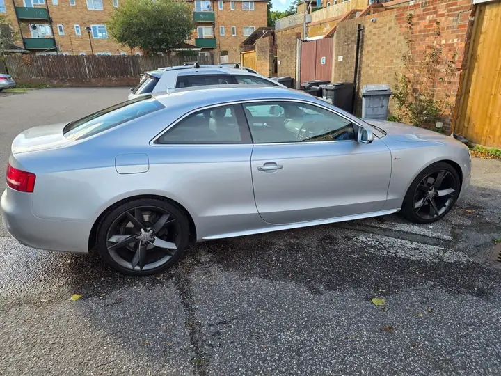 Audi A5 2010 photo 2