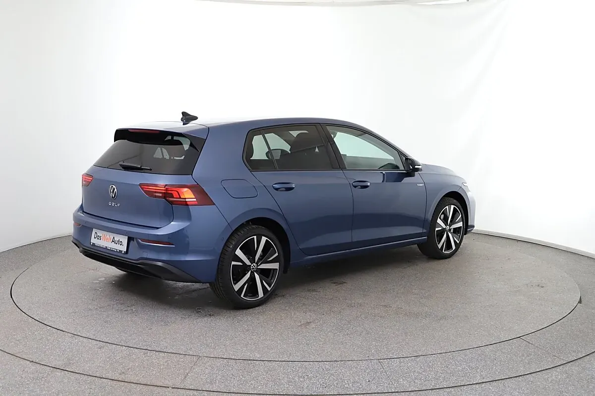 Volkswagen Golf 2026 photo 2