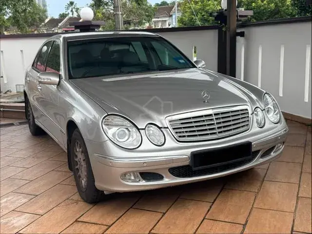 Mercedes-Benz E200